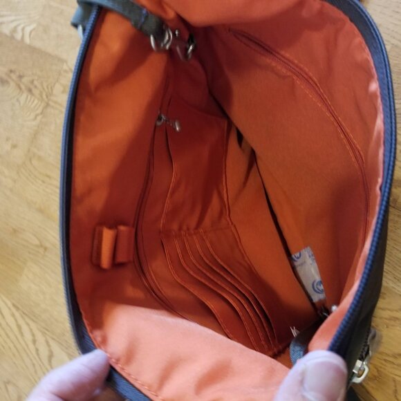 Baggallini Crossbody 4-zip Nylon Bag + wristlet  - NWOT - Picture 7 of 12